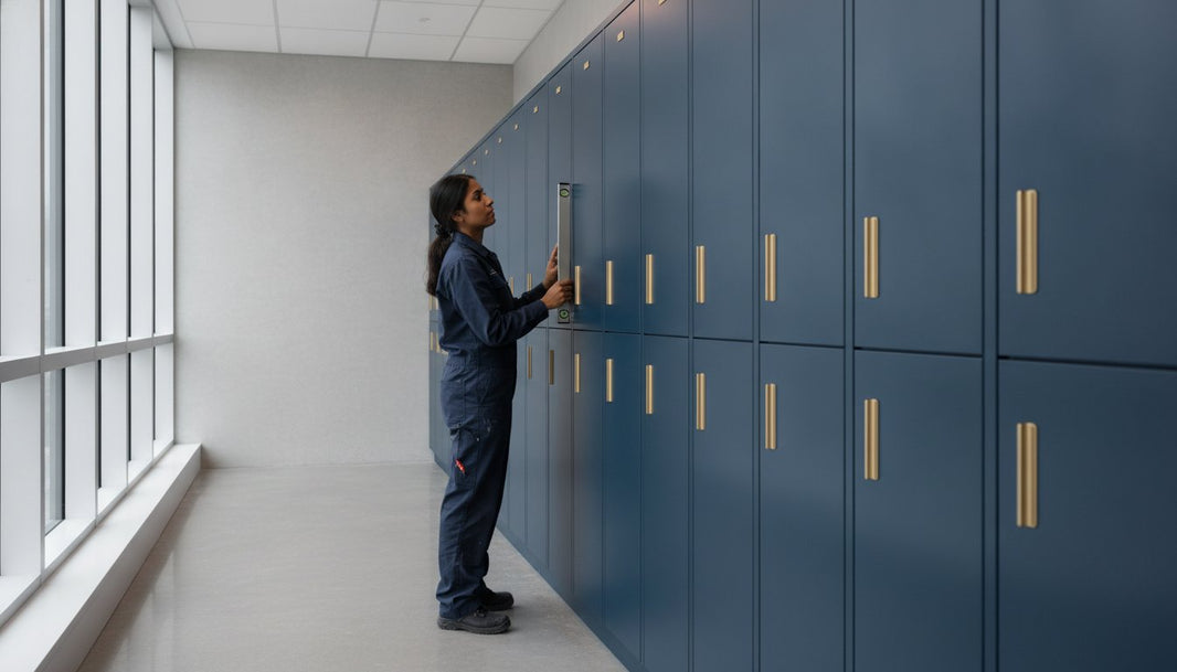 Installation de casiers de vestiaire : Le guide technique complet 2026